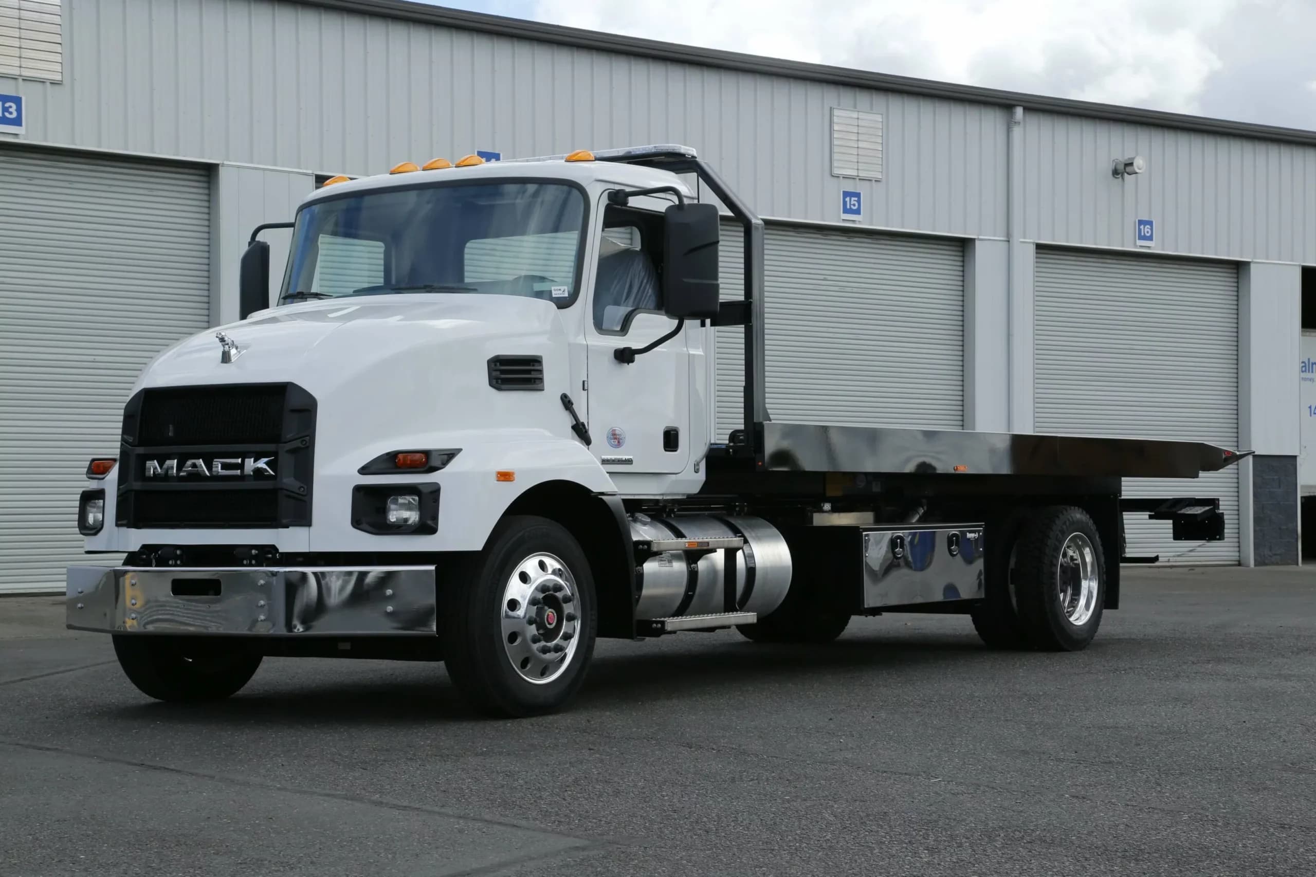 Mack MD6 With Cottrell 1-Car Vehicle Delivery Body