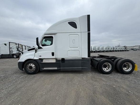 Photo of 2022 FREIGHTLINER CASCADIA 126 UP10845