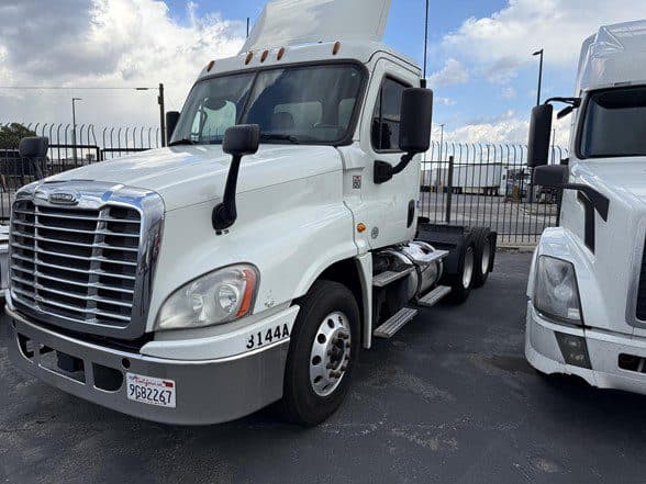 Photo of 2018 FREIGHTLINER CASCADIA 125 CON-SERG