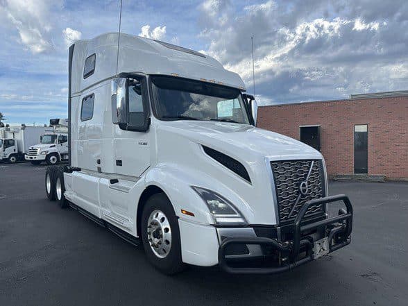 Photo of 2023 VOLVO VNL64T860 UP10901