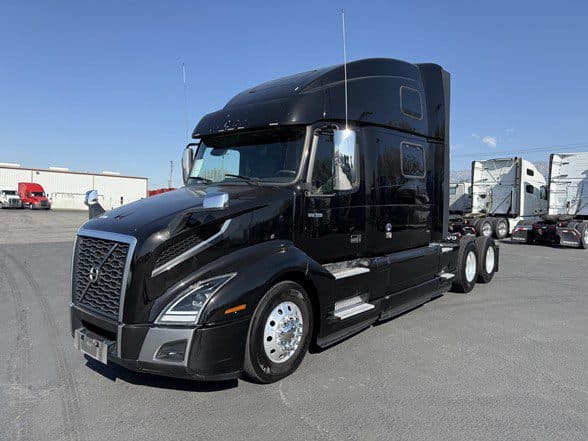 Photo of 2023 VOLVO VNL64T860 UC5539