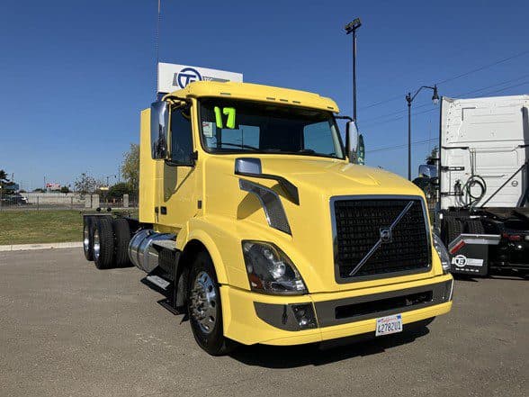 Photo of 2017 VOLVO VNL64300 UD3381L
