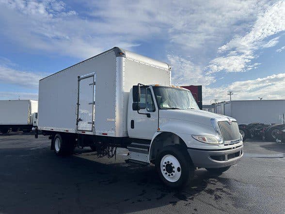 Photo of 2018 INTERNATIONAL DURASTAR 4300 UP10999C
