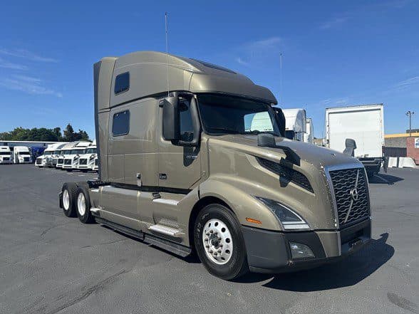 Photo of 2022 VOLVO VNL64T860 UP10995