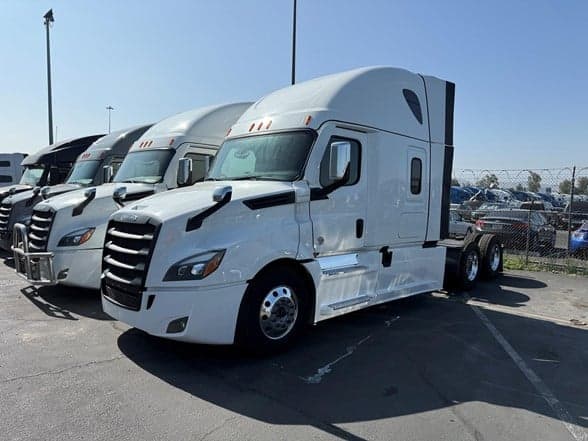 Photo of 2023 FREIGHTLINER CASCADIA 126 UC5619