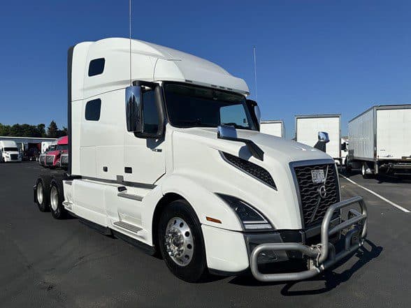 Photo of 2023 VOLVO VNL64T760 UP11032