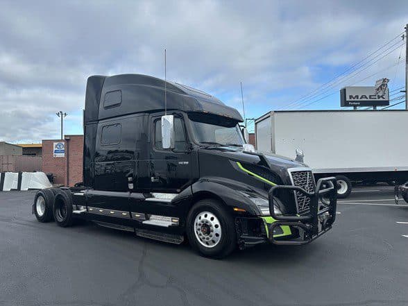 Photo of 2020 VOLVO VNL64T860 UP11015