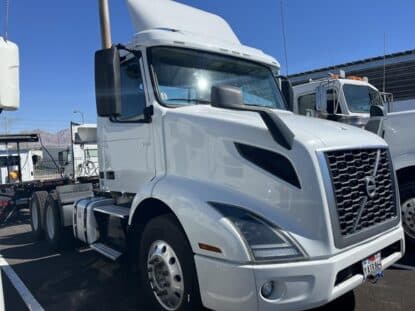 2018 VOLVO VNR64T300 UV1068L photo