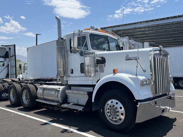 Photo of 2005 KENWORTH W900 UV1056C
