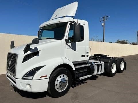 Photo of 2019 VOLVO VNR64T300 UH1042