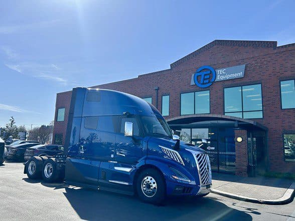 Photo of 2025 VOLVO VNL64T860