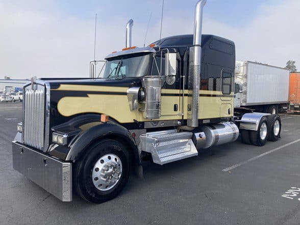 Photo of 2021 KENWORTH W900L UC5589