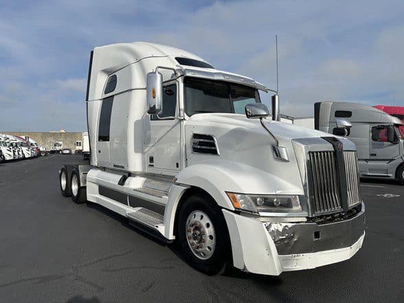 Photo of 2022 WESTERN STAR 5700XE UP11043