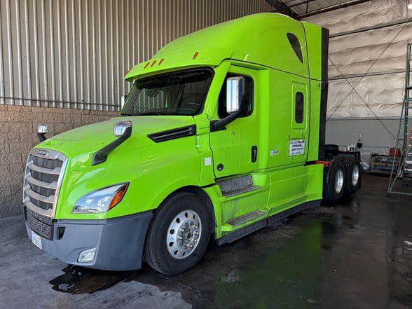 Photo of 2023 FREIGHTLINER CASCADIA 126 UC5621