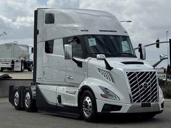 Photo of 2025 VOLVO VNL64T860 VP8415