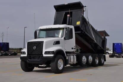 2026 VOLVO VHD104F300 VSF1252 photo