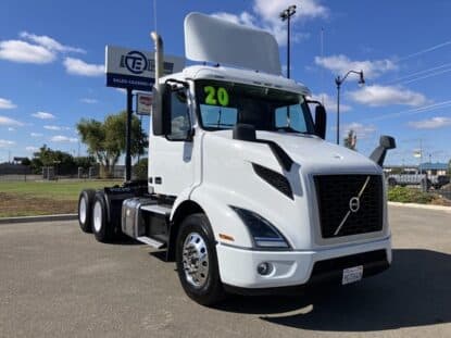 2020 VOLVO VNR64T300 UD3426L photo