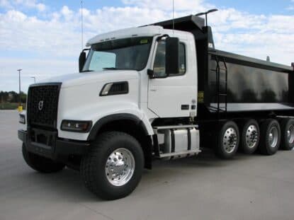 2026 VOLVO VHD104F300 VSF1271 photo
