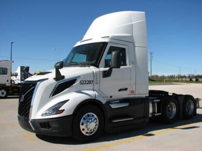 2025 VOLVO VNL64T300 VMH1424 photo
