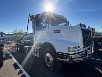 2020 VOLVO VHD64F300 UV1073 photo