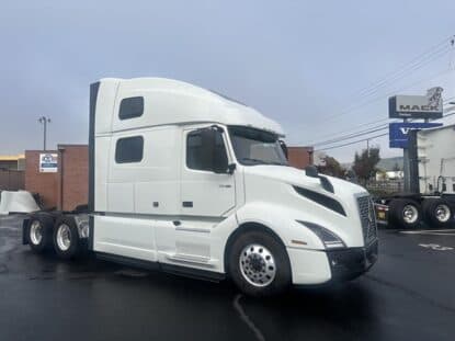 2023 VOLVO VNL64T860 UP11090 photo