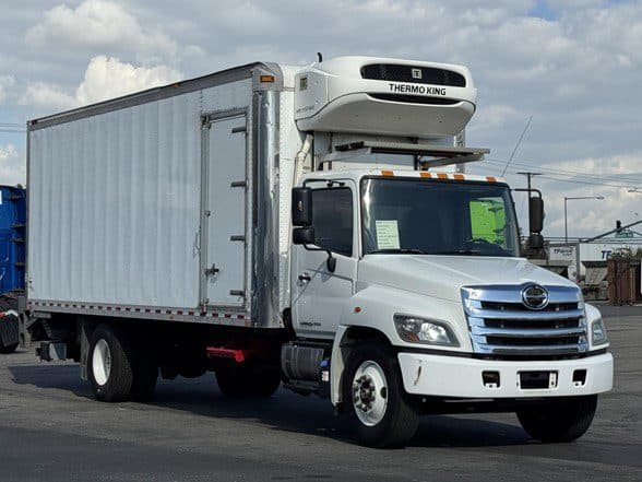 Photo of 2017 HINO 338 UC5400