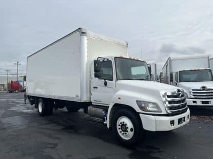 2019 HINO 268 UP11125L photo