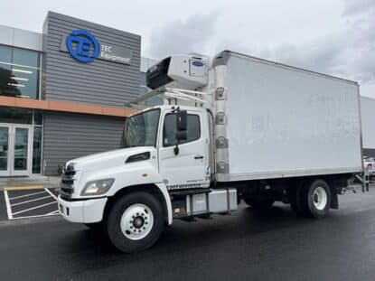 2019 HINO 338 UV1079L photo