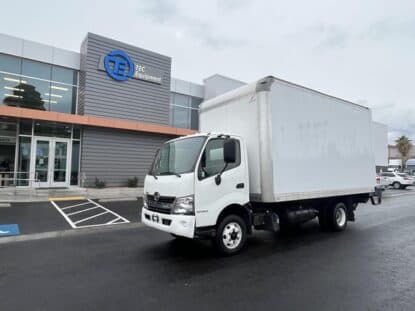 2018 HINO 155 UV1081L photo