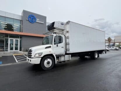 2019 HINO 338 UV1083L photo
