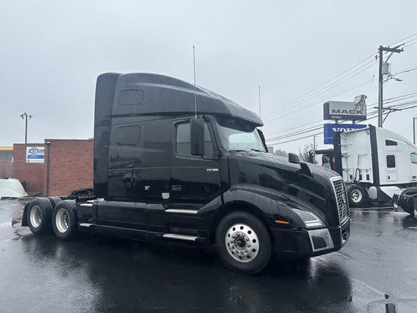 Photo of 2021 VOLVO VNL64T760 UP11093