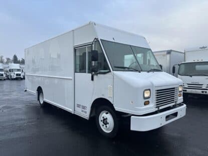 2017 FREIGHTLINER MT45 UP11127L photo