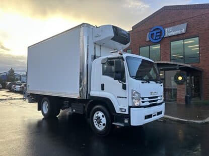 2020 ISUZU FTR UP11135L photo