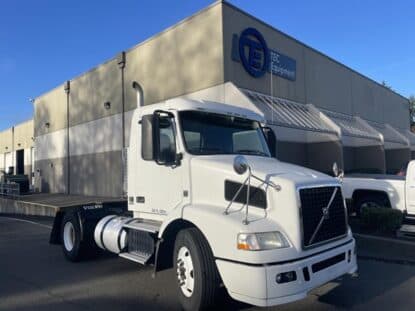 2014 VOLVO VNM42T200 ULY1009 photo