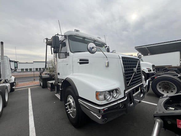 Photo of 2020 VOLVO VHD64B300 UV1074