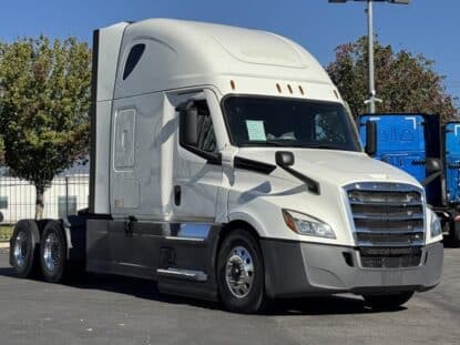 2022 FREIGHTLINER CASCADIA 126 UC5642 photo