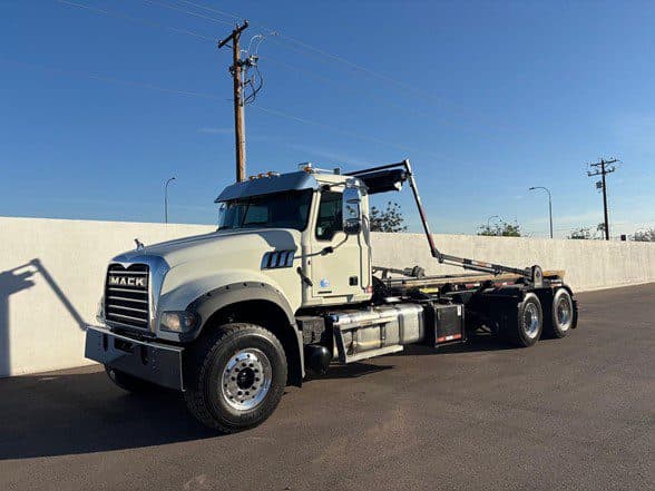 Photo of 2020 MACK GRANITE 64FR UV1075