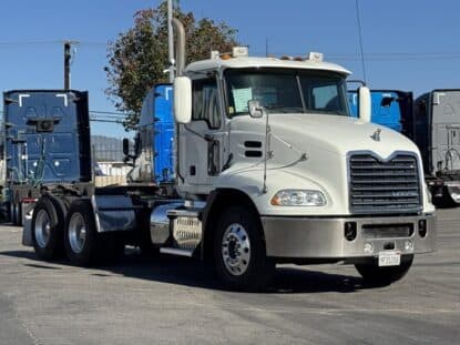 2015 MACK PINNACLE CXU613 UC5634 photo