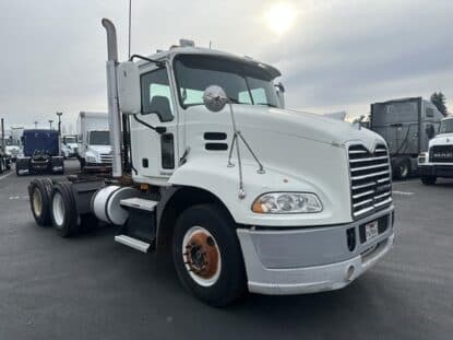 2010 MACK PINNACLE CXU613 UP11256C photo