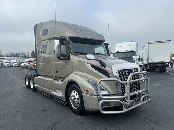 Photo of 2023 VOLVO VNL64T760 UP11259C