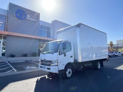 2018 HINO 155 UV1082L photo