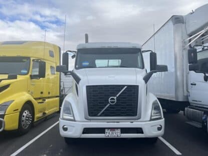 2020 VOLVO VNR64T300 UV1061L photo