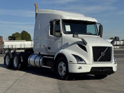 2020 VOLVO VNR64T640 UC5489L photo
