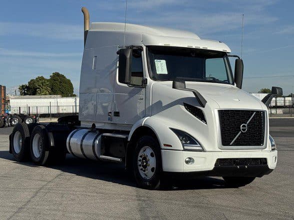 Photo of 2020 VOLVO VNR64T640 UC5489L