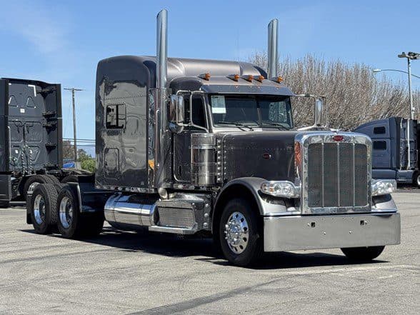 Photo of 2019 PETERBILT 389 UV1076