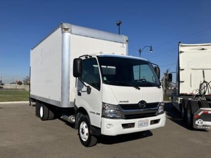 2018 HINO 155 UD3430L photo