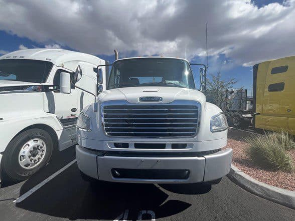 Photo of 2019 FREIGHTLINER BUSINESS CLASS M2 106 UV1093L