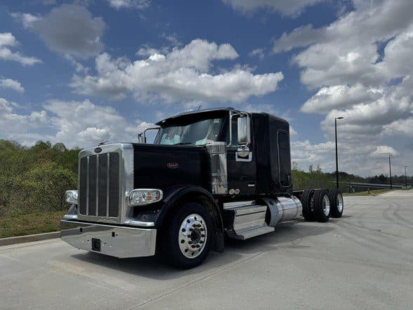 Photo of 2025 PETERBILT 589 ATN3243