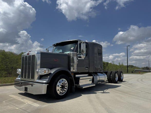 Photo of 2025 PETERBILT 589 ATN3283