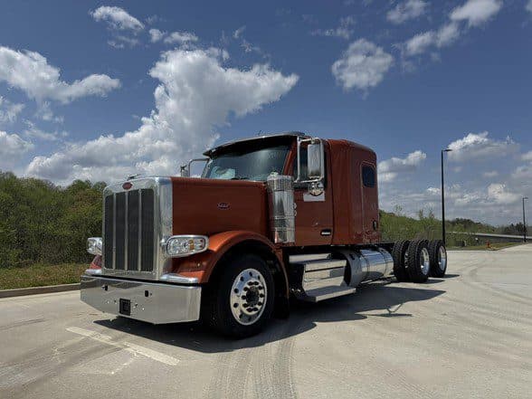 Photo of 2025 PETERBILT 589 ATN3287